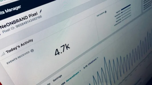 Comment Facebook Ads utilise l&rsquo;IA pour optimiser vos campagnes publicitaires